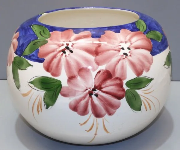 - JOLI ANCIEN CACHE POT CERAMIQUE à décor de fleurs sur le Bord non marqué  D