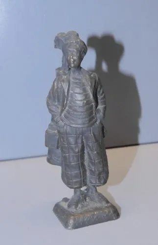 - JOLI ANCIEN PETIT SUJET GOLFEUR ETAIN Patiné COLLECTION OBJET de VITRINE  D