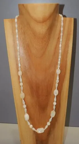 -JOLI COLLIER VINTAGE en NACRE fermoir Métal Argenté collection BIJOU  D