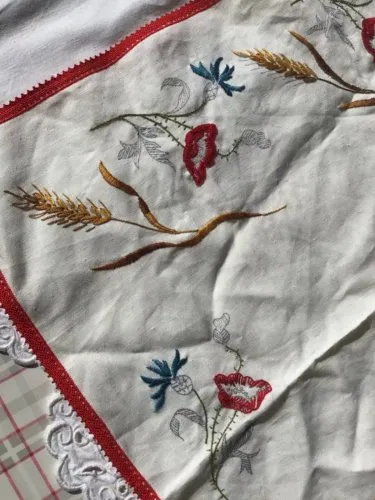 Joli Napperon ancien BRODÉ À TERMINER COUTURE BRODERIE Centre de table