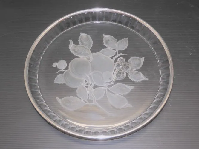 - JOLI PLATEAU EN VERRE ou CRISTAL FRUITS BORD ARGENT Poinçon Minerve  D