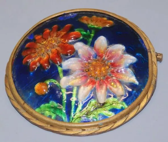 -JOLIE BROCHE VINTAGE EMAIL de LIMOGES Modèle FLORE FLEURS en EPAISSEUR  D