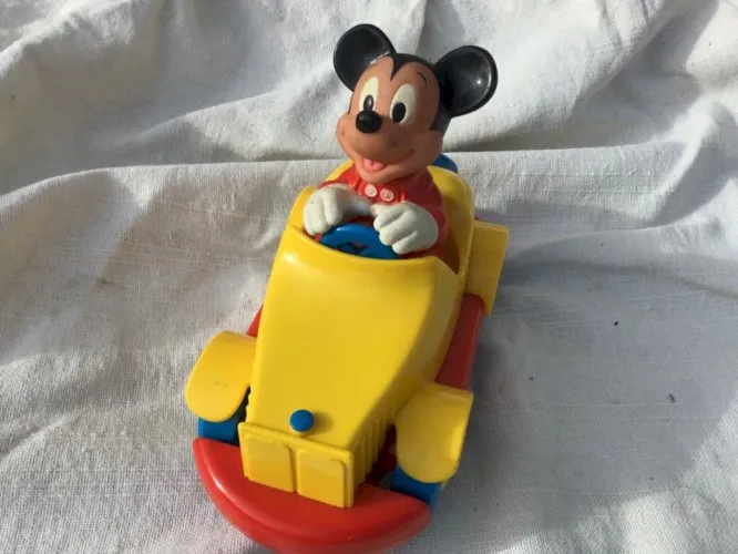 Jouet ancien "Mickey Mouse" rouge/bleu en voiture à piles 1992 rotative Disney
