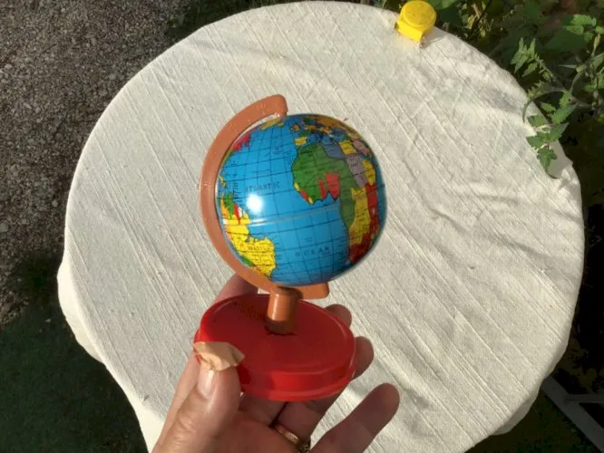 JOUET TIRELIRE GLOBE TERRESTRE MAPPEMONDE TOLE 50/60