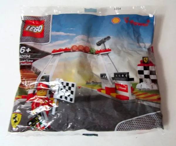 LEGO 40194 Ligne d'arrivée et podium Ferrari Neuf