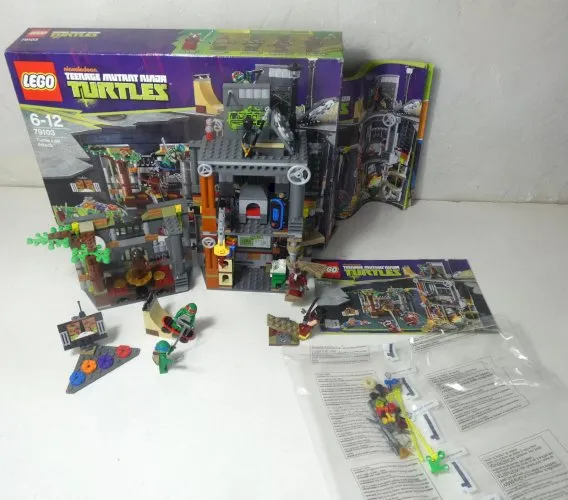 LEGO 79103 - Les tortues Ninja: L'Attaque du repaire des tortues complet