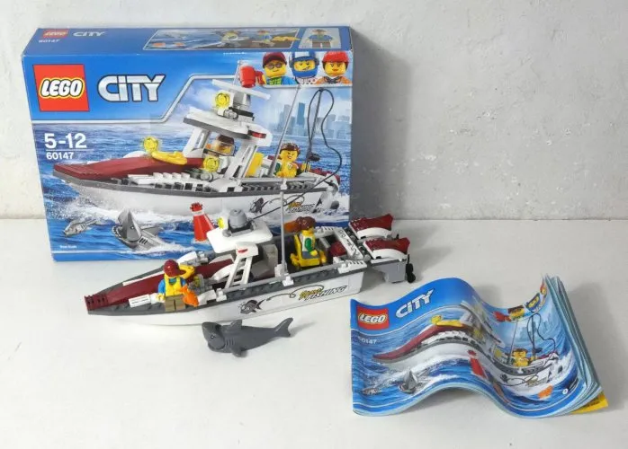 LEGO City 60147 - Le bateau de pêche en boite avec notice à compléter