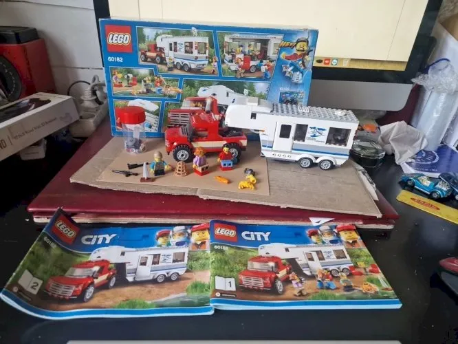 Lego en boite city 60182 COMPLET Le camping Car