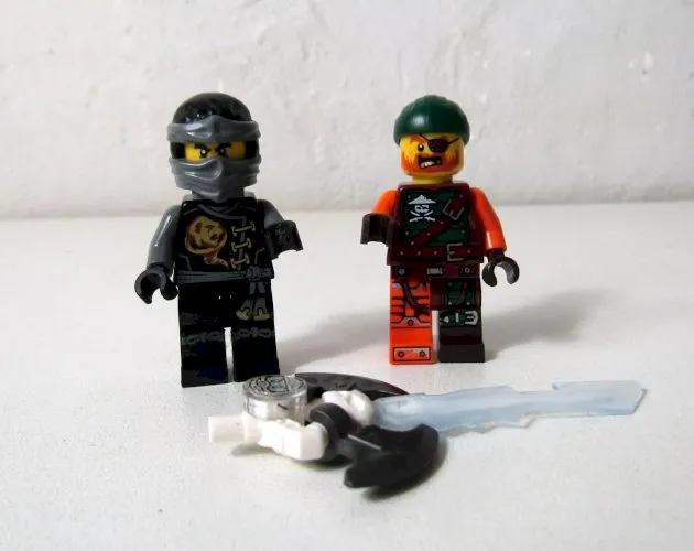 LEGO Ninjago Figurines Bucko et Cole fantome vivant 70599