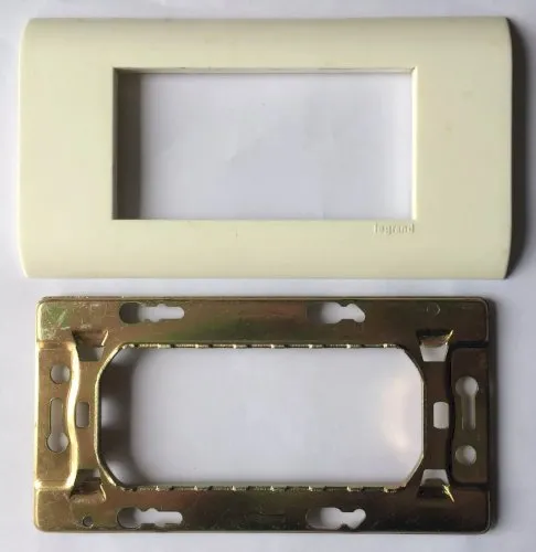 Legrand Mosaic 45 plaque 75010 + grille 74804 pour 4 petits modules ou 2 grands