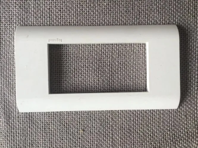 Legrand Mosaic 45 plaque 75010 pour 4 petits modules ou 2 grands occasion