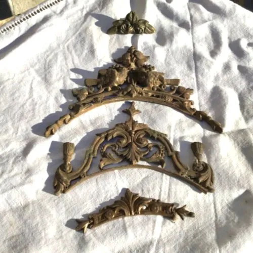 Lot 4 Ancien ornement Bronze dont 1 guirlande avec couple oiseaux. Ornement