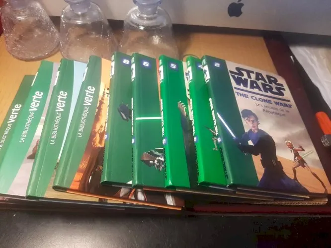 lot 9 Star Wars - the clone wars - Collection la Bibliothèque Verte