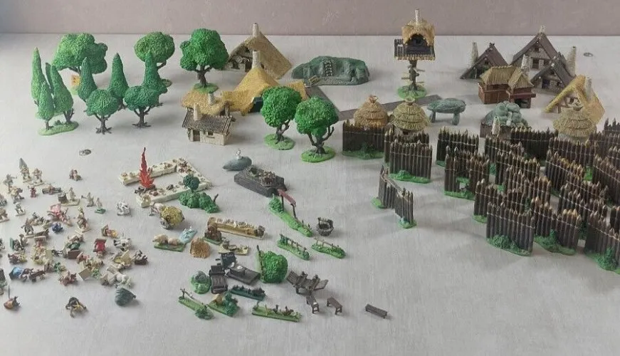 Lot anciennes mini figurines, Le village d'Astérix, 2004, Atlas Plastoy