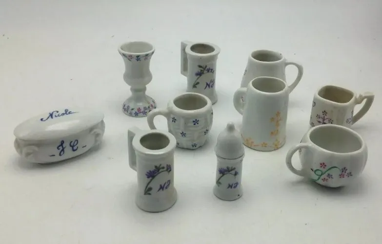 lot d elements de dinette en porcelaine décorés main signés JN