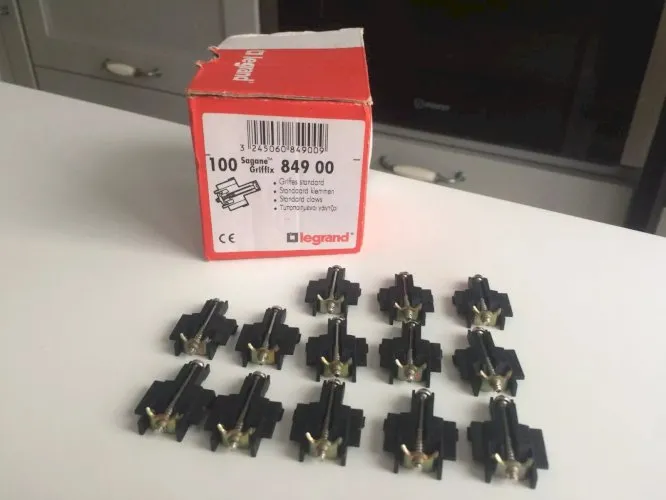 lot de 13 griffes Legrand 84900 Griffix
