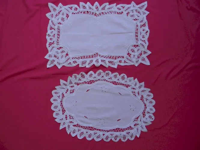Lot de 2 napperons anciens.