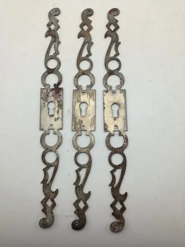 lot de 3 anciennes entrees de serrure en fer longueur 24cm