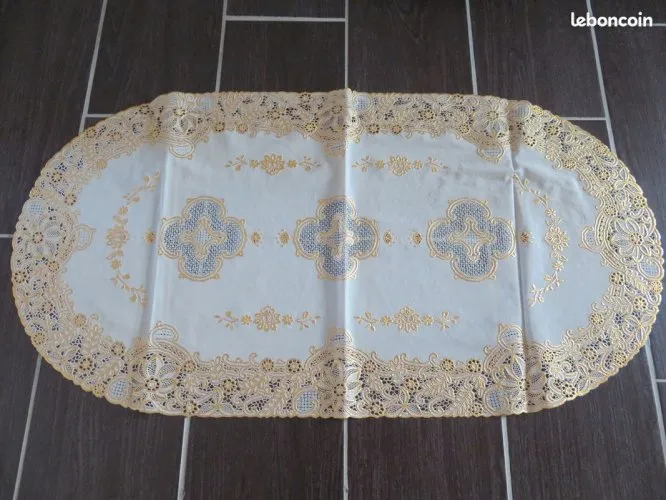 Lot de 3 napperons neufs et identiques