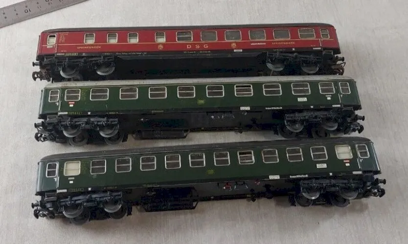 Lot de 3 wagons voyageurs, Märklin, DSG et DB, en HO