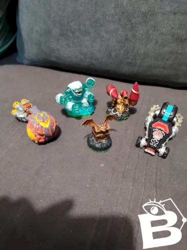 Lot de 5 figurines Skylanders en bel etat, peu utilisé