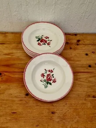 Lot de 7 assiettes creuses Digoin modèle Bouquet fleuri