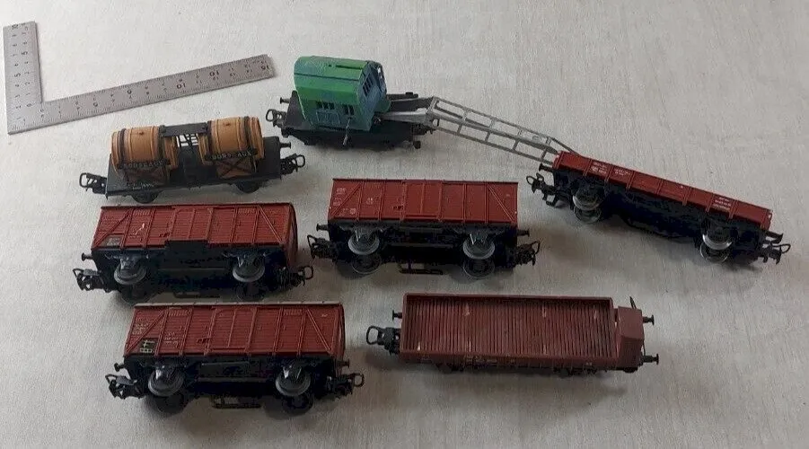 Lot de 7 wagons marchandises + grue, Märklin + Lima, en HO
