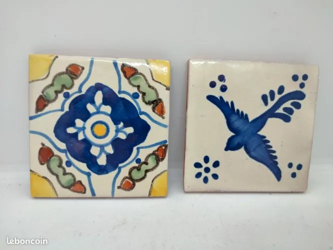 Lot de deux petits carreaux ancien de 10.5x 10.5cm en bon etat