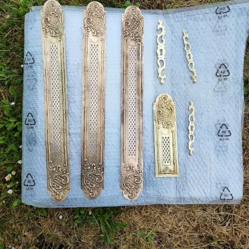 Lot de plaques de propreté anciennes en laiton