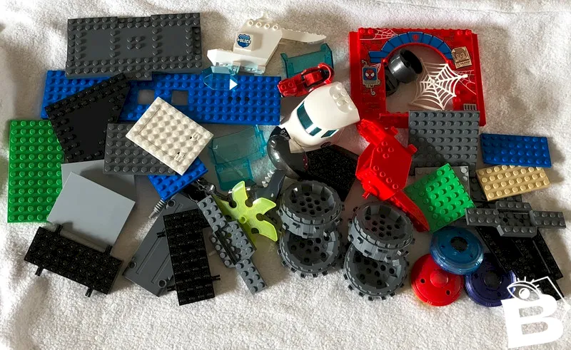 Lot de plaques et grosses pièces Lego