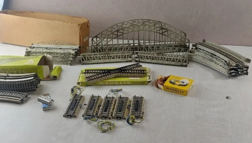Lot de pont en arc, rails, rails de dételage, croisement, Märklin, en HO