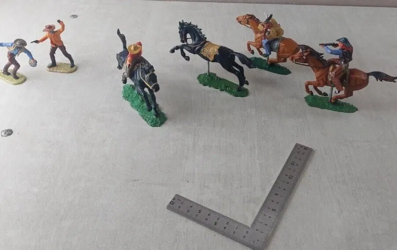 Lot de soldats, cowboys / indiens / cavaliers + chevaux, Elastolin