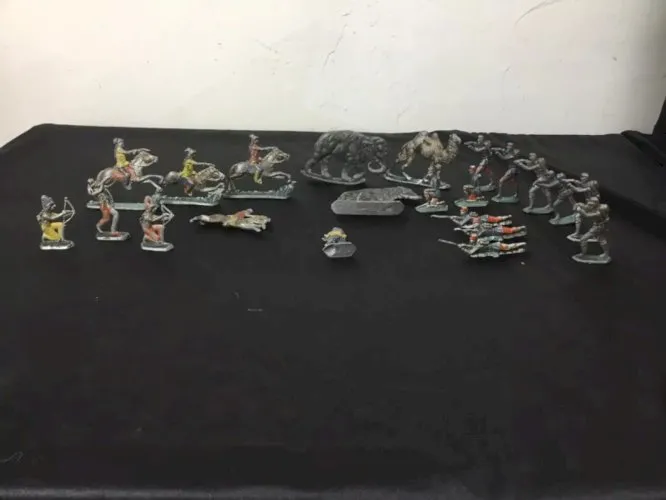 lot de soldats de plomb, différentes armées, colonie chameau cheval éléphant….