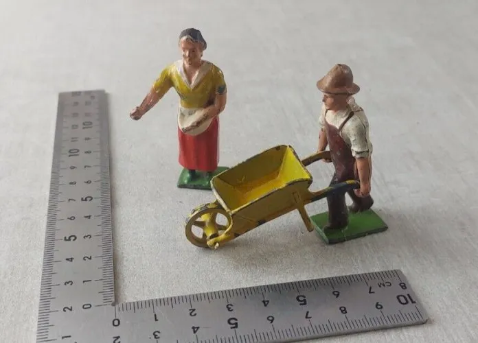 Lot figurines de la ferme + brouette, en métal / alu, Quiralu