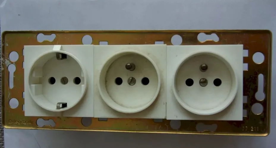 lot MOSAIC 50 ancien Legrand 3 prises + support 77211