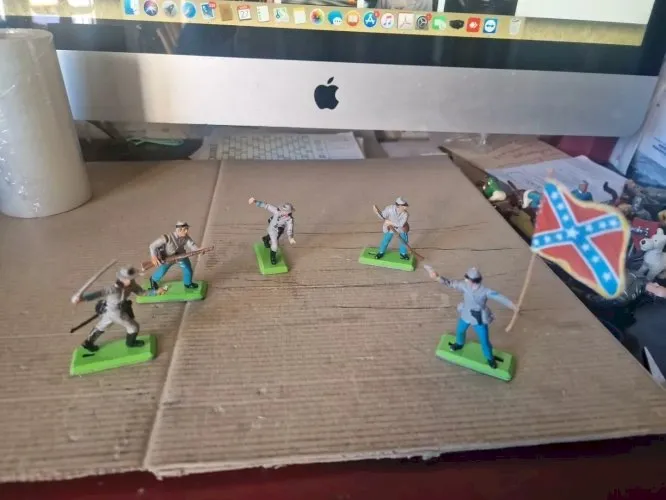 Lot Soldats sudistes . BRITAINS Pour Restauration