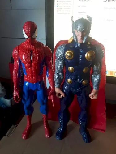 loty de 2 poupee marvel spiderman et Thor 30 cm env