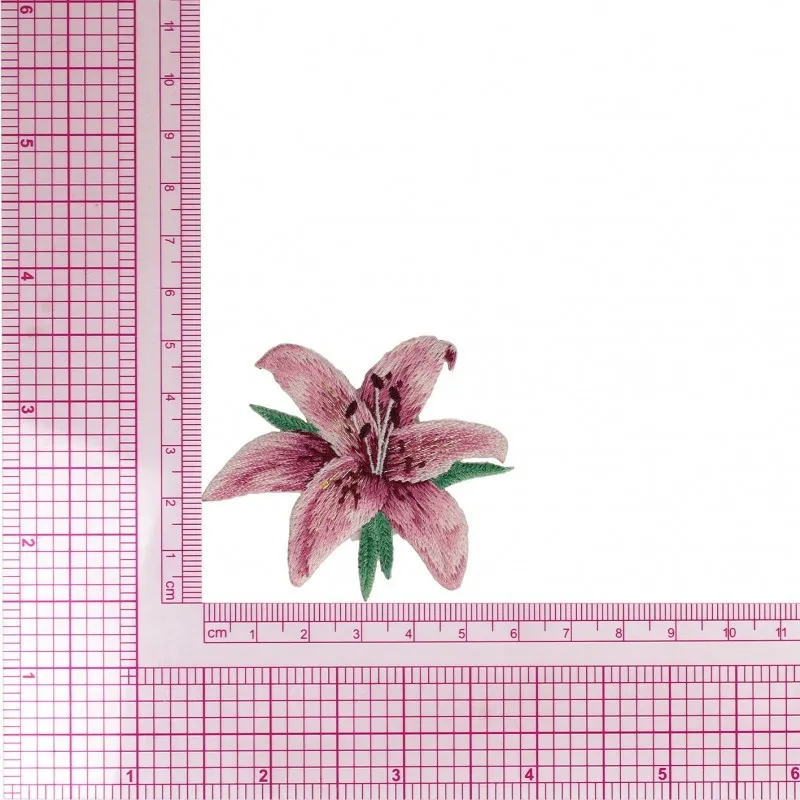 M ecusson belles fleurs - Fleur de lys