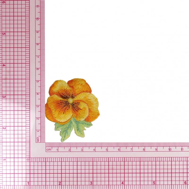 M ecusson belles fleurs - Pensée