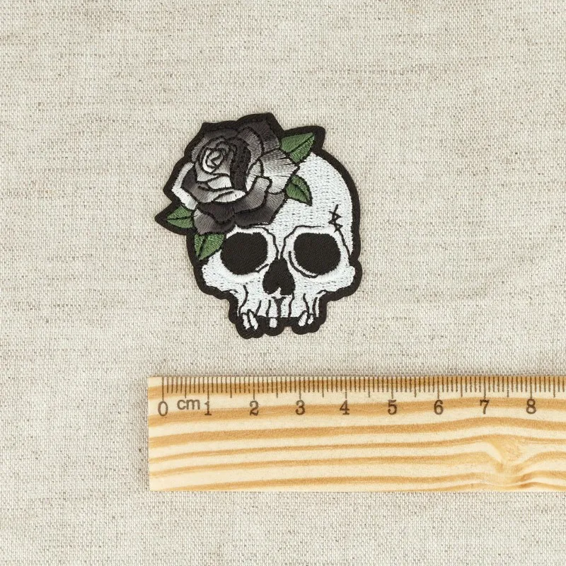 M ecusson tete de mort fleurie - Rose