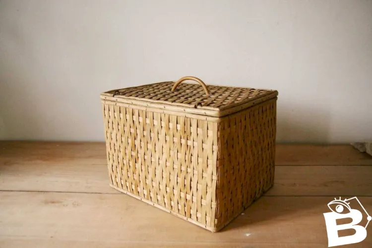 Malle en osier vintage