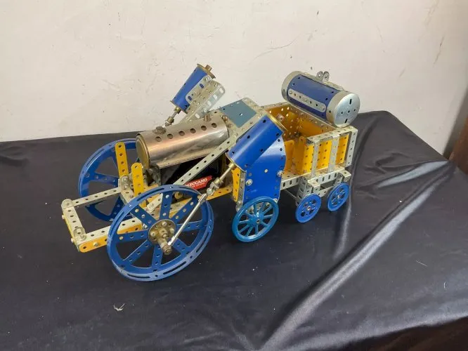 MECCANO locomotives à vapeur .L43cm