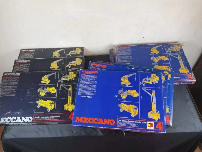 Meccano lot de 8 boîtes bleu et noir N4 et 4E