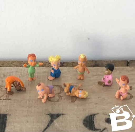 Minies figurines bébés ( environ 2 cm )