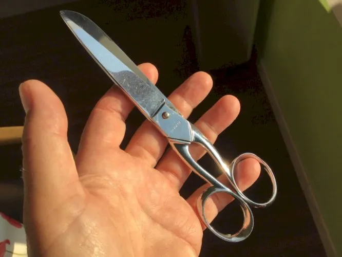 Outil ancien paire de ciseaux SINGER drapier couturière tailleur Nogent