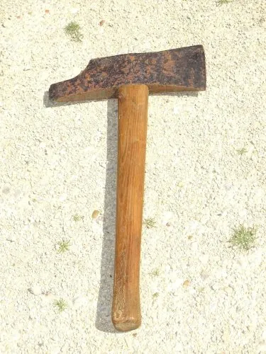 -OUTIL ANCIEN pour TAILLEUR de PIERRE MANCHE CHENE COLLECTION  D