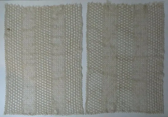 paire d'anciens voilages bonne femme en macramé 75x64cm