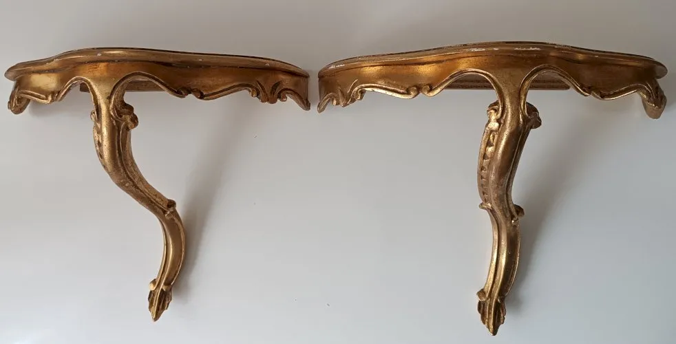 Paire de consoles murales en bois doré