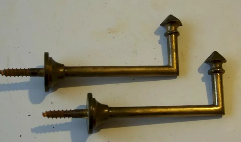 Paire de crochets pour embrasses de rideau en laiton à visser longueur 8,4 cm