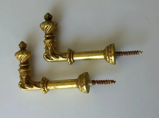 Paire de crochets pour embrasses de rideau laiton à visser longueur 7 cm